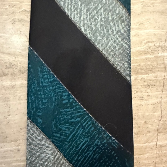 Paco Rabanne Extra Long Mens Silk Tie, Striped 63" in length - Picture 5 of 8